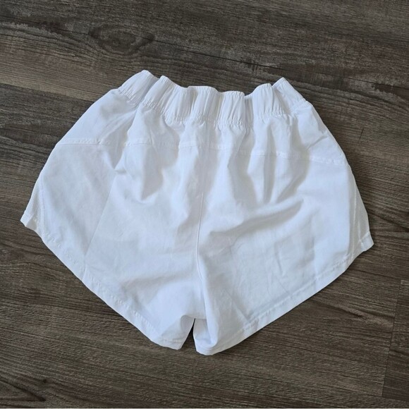 White Athletic runn8ng shorts with lining size 8/10 - Picture 2 of 4